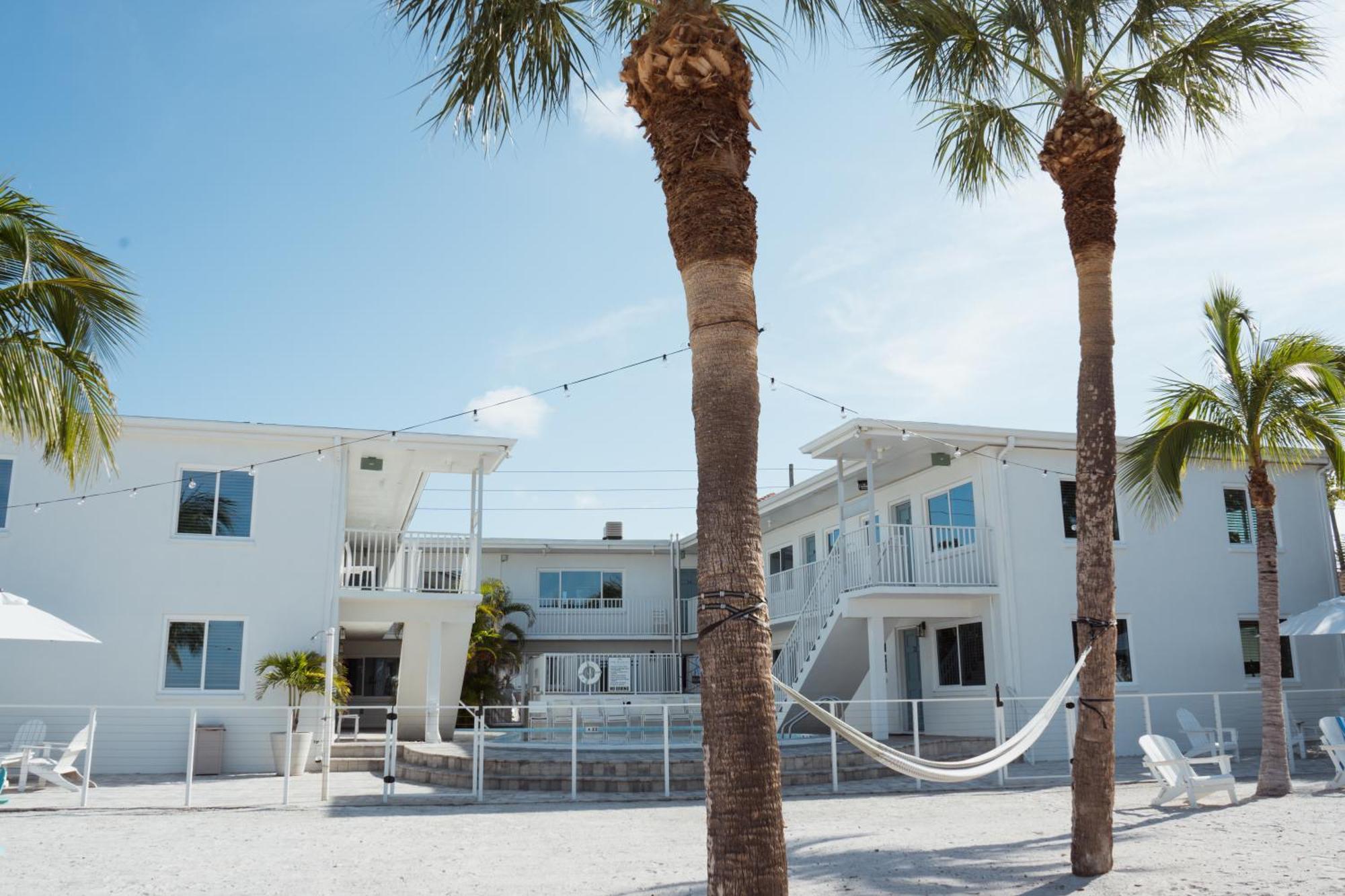 The Molloy - Treasure Island Suites & Cottages St. Pete Beach Bagian luar foto