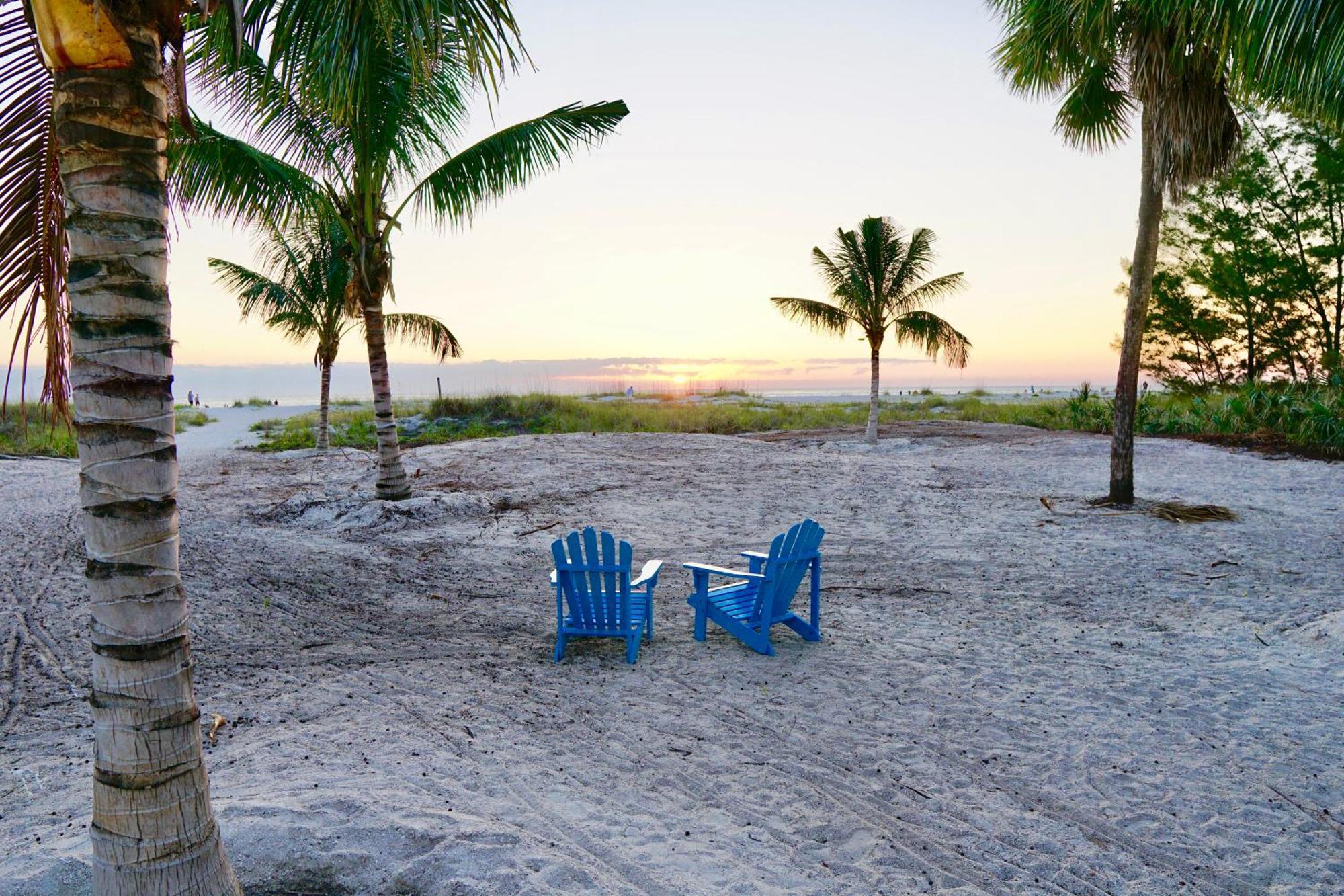 The Molloy - Treasure Island Suites & Cottages St. Pete Beach Bagian luar foto