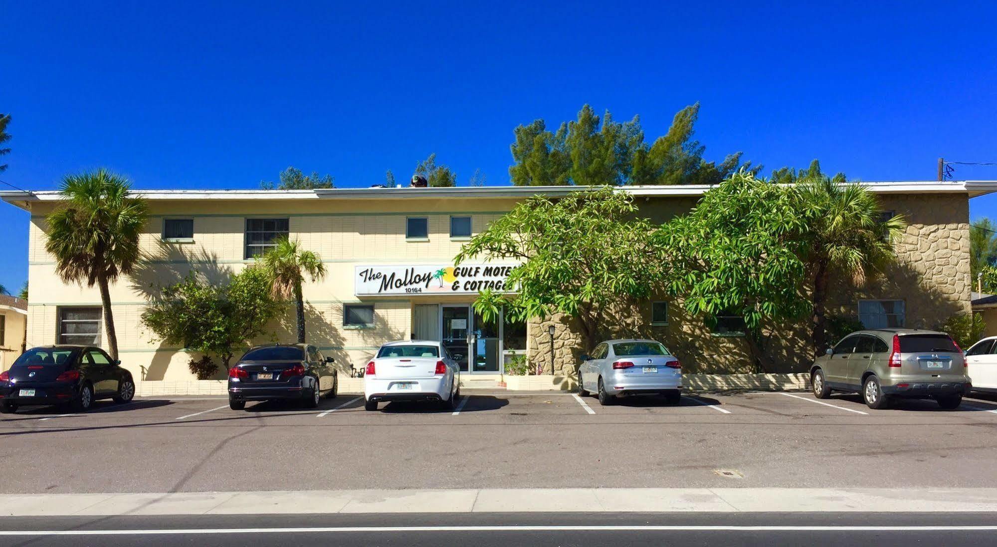 The Molloy - Treasure Island Suites & Cottages St. Pete Beach Bagian luar foto