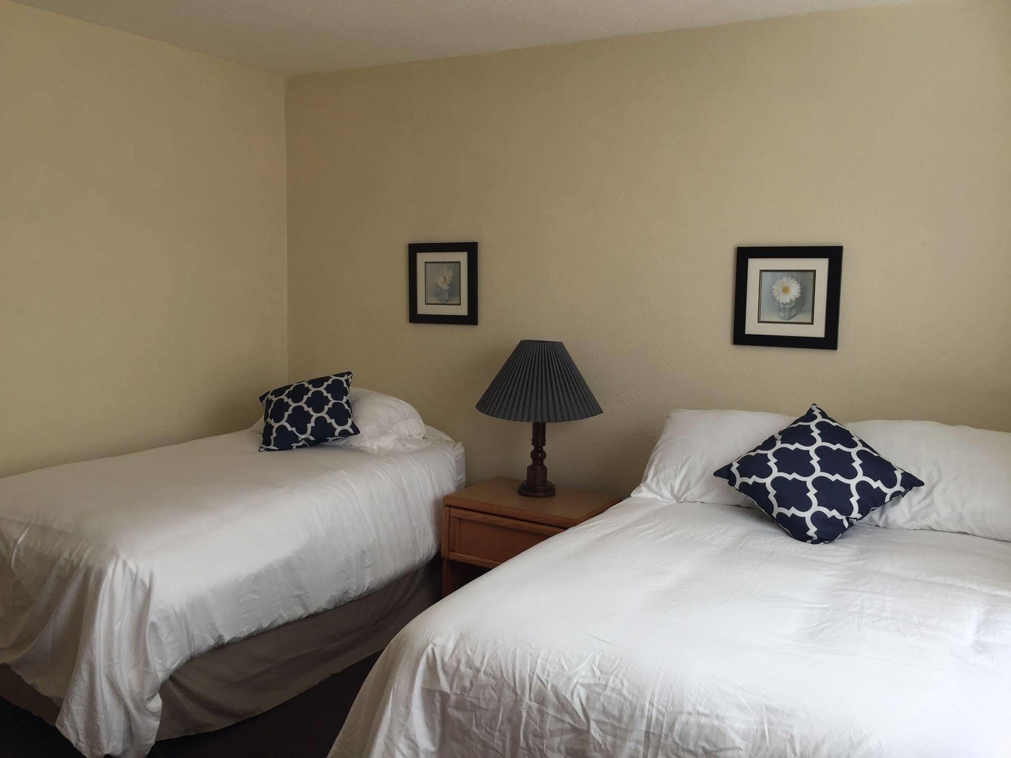 The Molloy - Treasure Island Suites & Cottages St. Pete Beach Bagian luar foto
