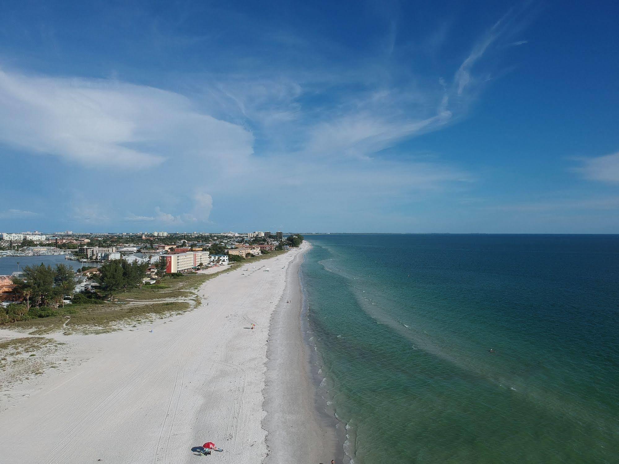 The Molloy - Treasure Island Suites & Cottages St. Pete Beach Bagian luar foto