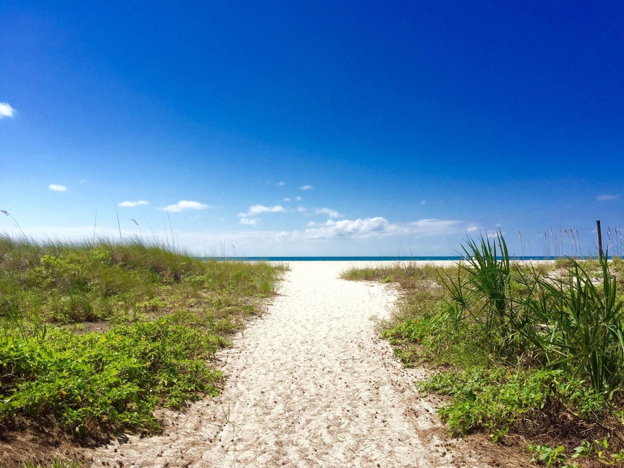 The Molloy - Treasure Island Suites & Cottages St. Pete Beach Bagian luar foto