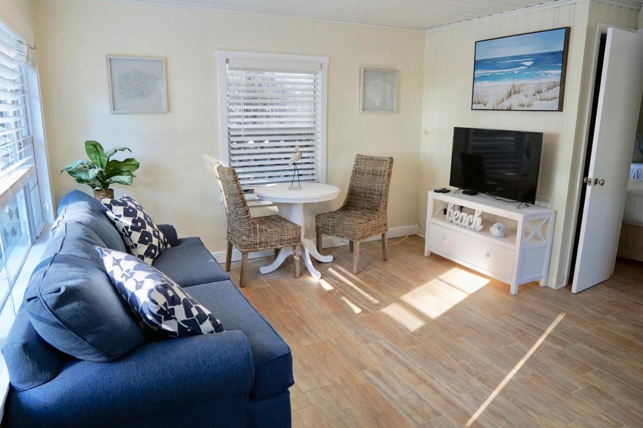 The Molloy - Treasure Island Suites & Cottages St. Pete Beach Bagian luar foto