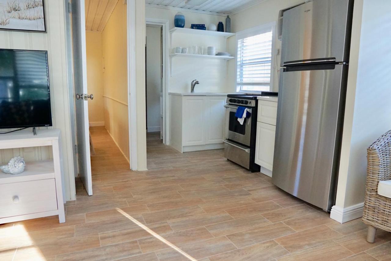The Molloy - Treasure Island Suites & Cottages St. Pete Beach Bagian luar foto