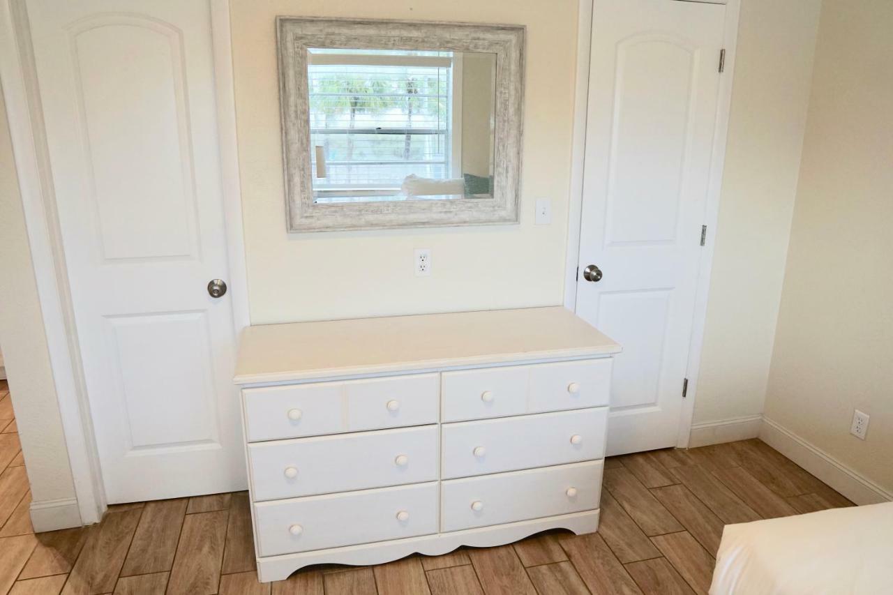 The Molloy - Treasure Island Suites & Cottages St. Pete Beach Bagian luar foto