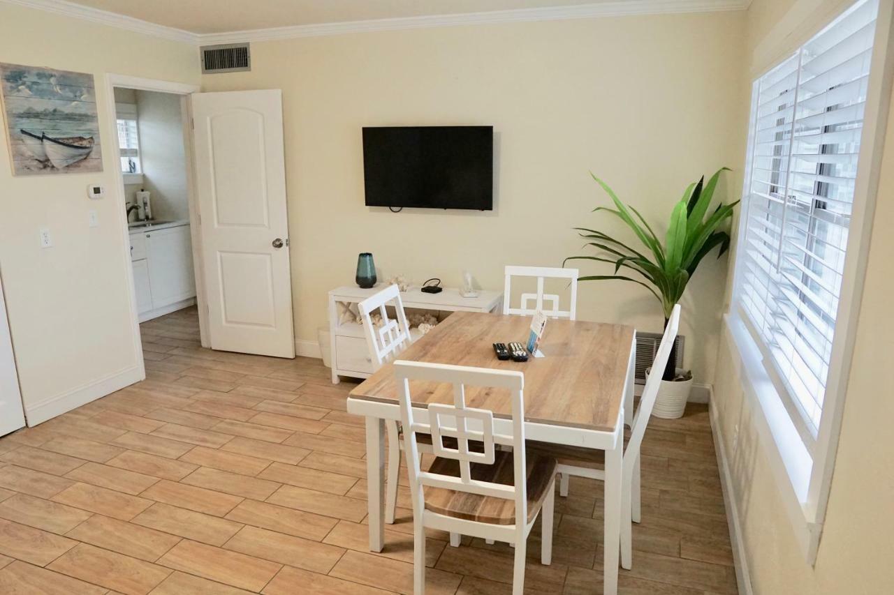 The Molloy - Treasure Island Suites & Cottages St. Pete Beach Bagian luar foto