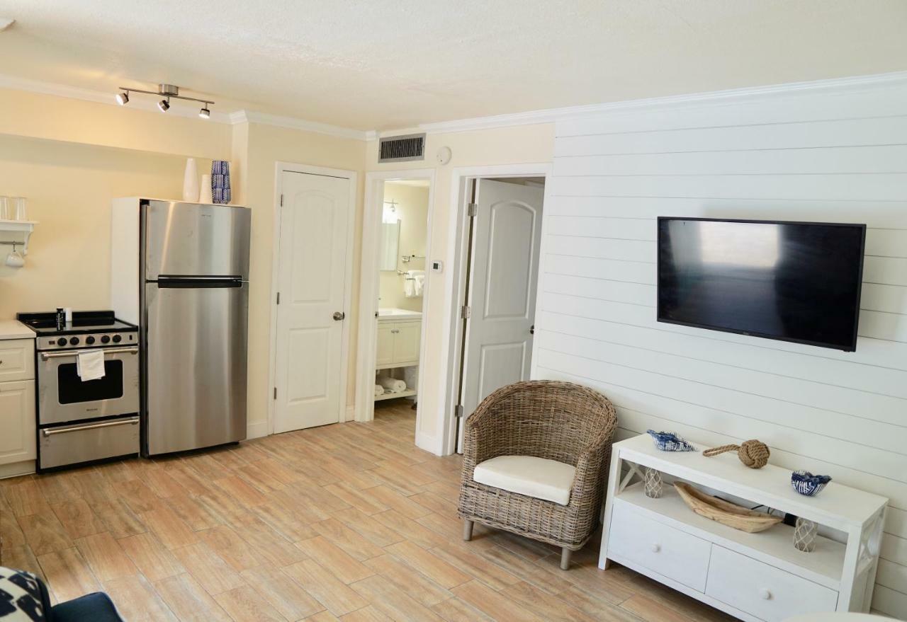 The Molloy - Treasure Island Suites & Cottages St. Pete Beach Bagian luar foto