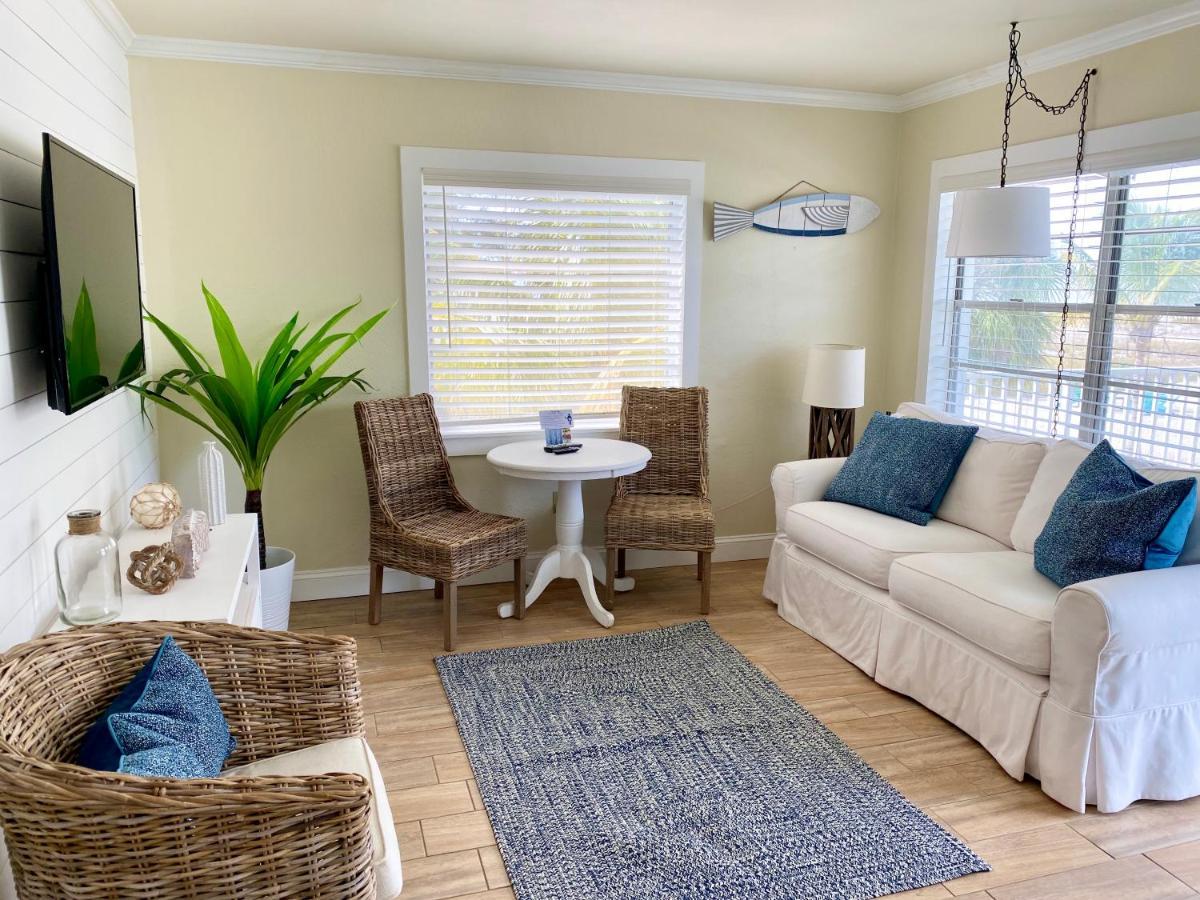 The Molloy - Treasure Island Suites & Cottages St. Pete Beach Bagian luar foto